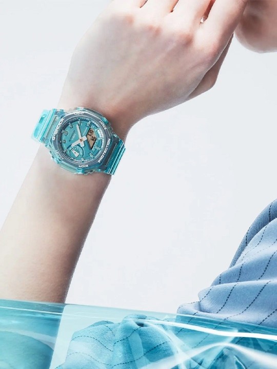 Bild von Casio G-Shock Mini Carbon Core Guard Skeleton x Metallic Dial