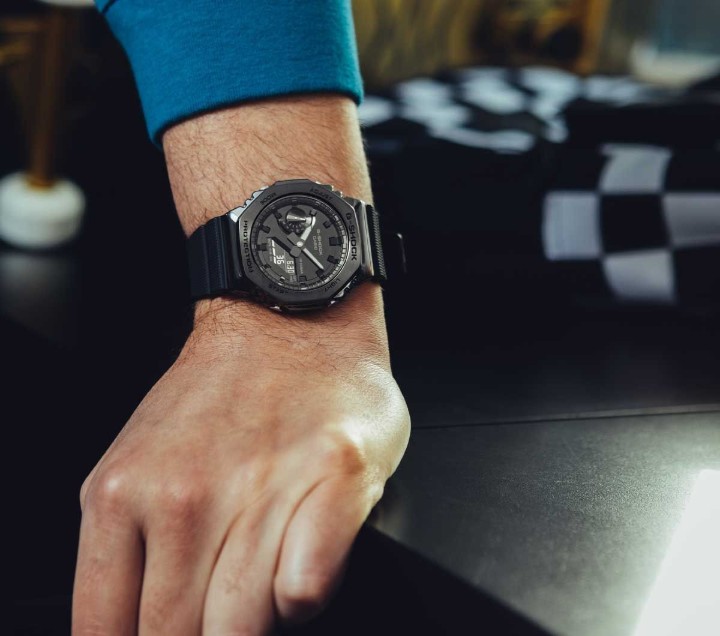 Bild von Casio G-Shock All Black Metal Cover Series