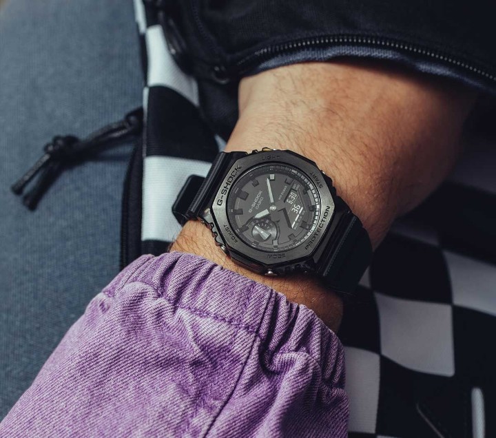 Bild von Casio G-Shock All Black Metal Cover Series