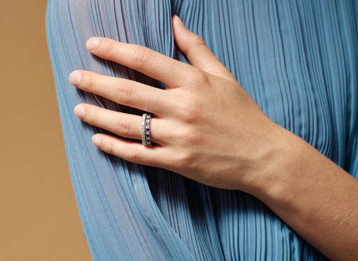 Bild von Ring LOEE aus Weißgold mit Diamanten und Multisaphiren