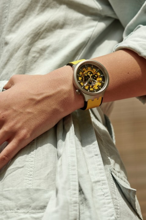 Bild von Swatch Bolden Yellow