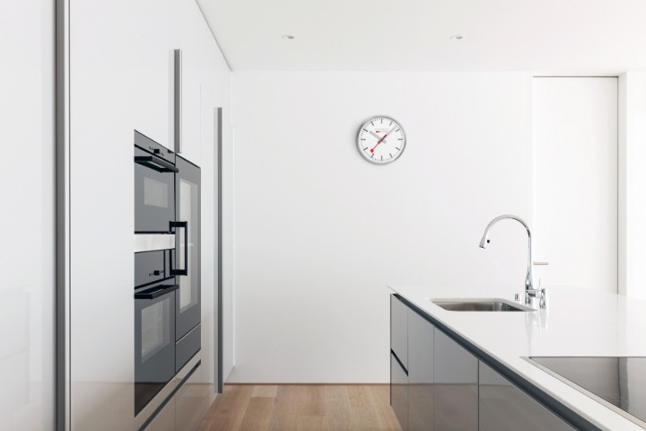 Bild von Wanduhr MONDAINE
