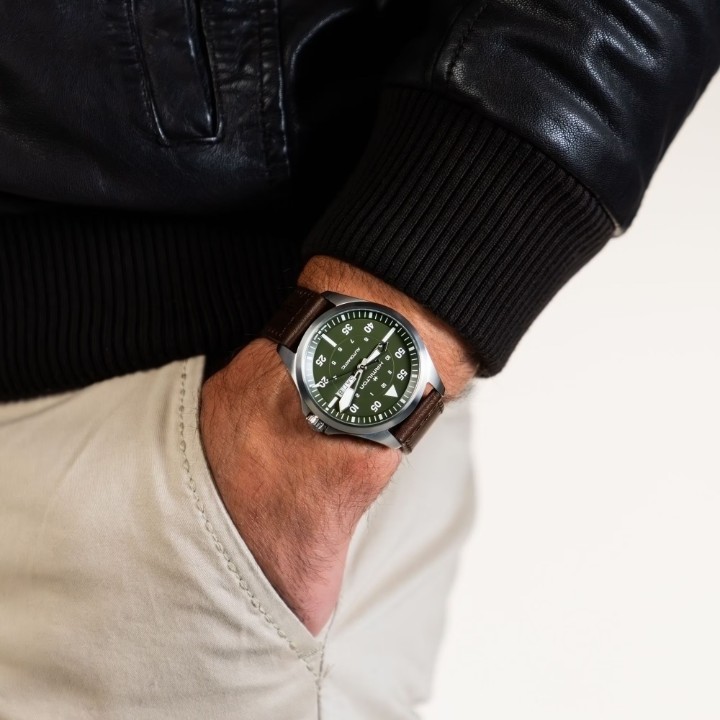 Bild von Hamilton Khaki Aviation Pilot Day Date