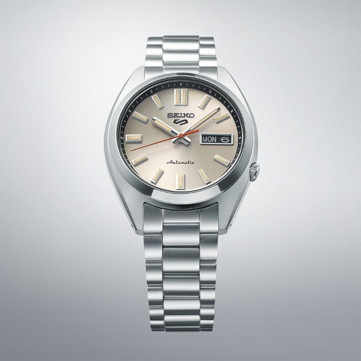 Bild von Seiko 5 Sports SNXS ‘Beige Chinos’
