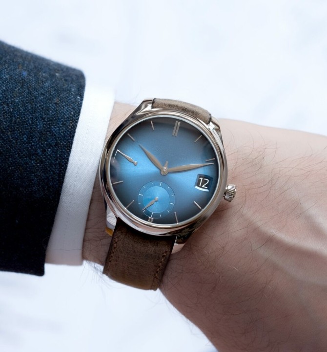 Bild von H. Moser & Cie Endeavour Perpetual Calendar Funky Blue