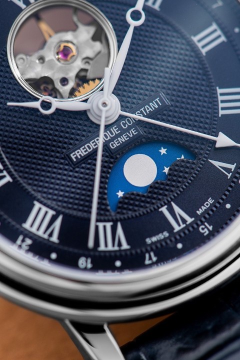 Bild von Frederique Constant Classics Heart Beat Moonphase