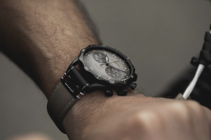 Bild von Junghans Meister Pilot Chronoscope Desert