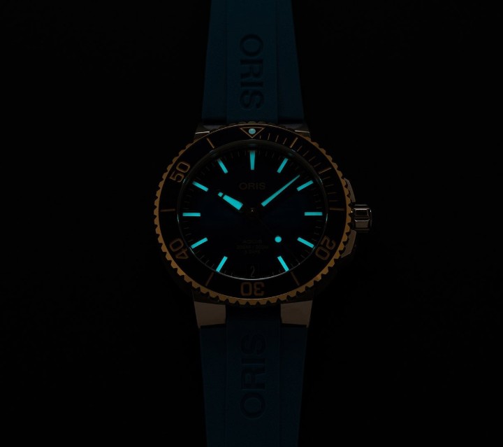Bild von Oris Aquis Date Calibre 400