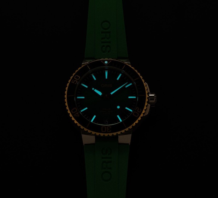 Bild von Oris Aquis Date Calibre 400