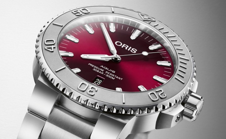 Bild von Oris Aquis Date Relief Cherry Dial