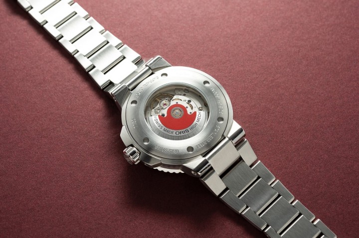 Bild von Oris Aquis Date Relief Cherry Dial