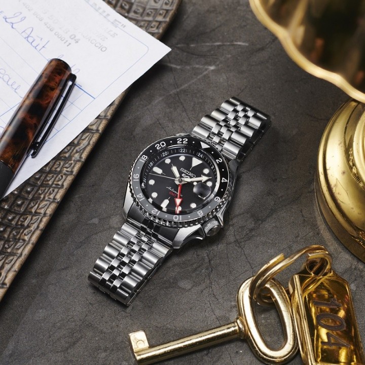 Bild von Seiko 5 Sports 'Black Grape' GMT
