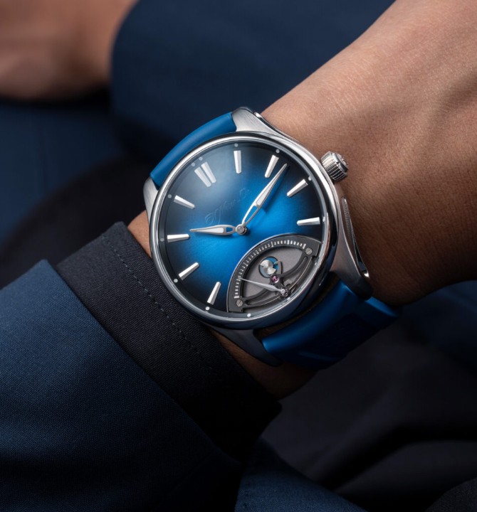 Bild von H. Moser & Cie Pioneer Retrograde Seconds Midnight Blue