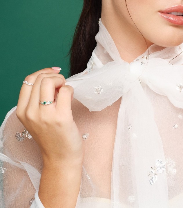 Bild von LOEE Sparkle Ring aus Weißgold mit Diamanten