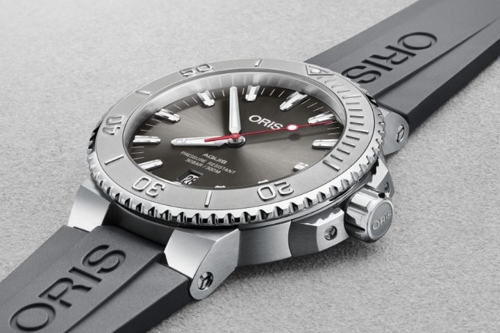 Bild von Oris Aquis Date Relief