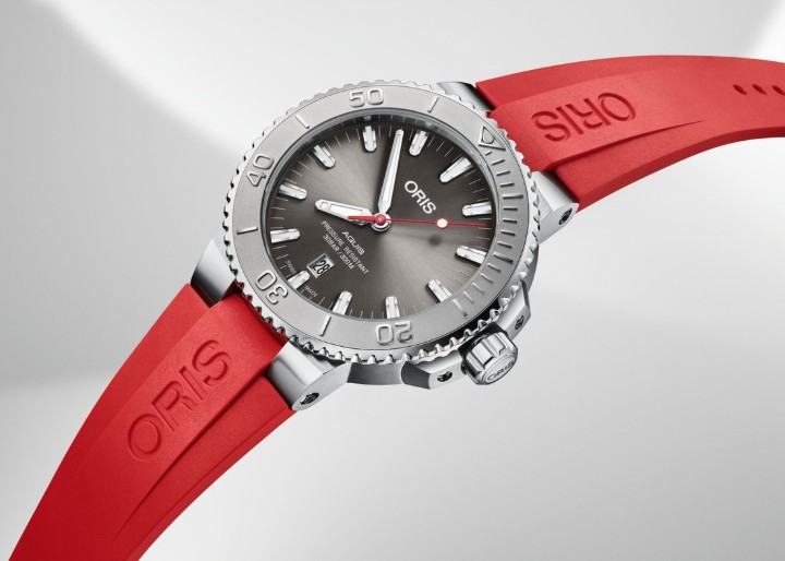 Bild von Oris Aquis Date Relief