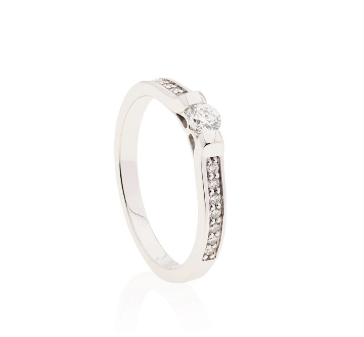 Bild von Verlobungsring LOEE aus Weißgold mit Diamanten