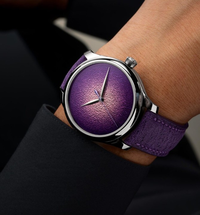 Bild von H. Moser & Cie Endeavour Centre Seconds Concept Purple Enamel