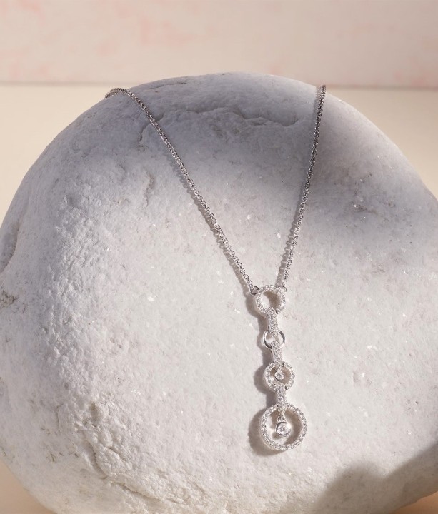 Bild von Halskette LOEE aus Weißgold mit Diamanten