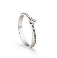 Produktdetails anzeigen - Verlobungsring LOEE aus Weißgold mit Diamanten Bild von Verlobungsring LOEE aus Weißgold mit Diamanten