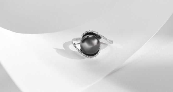 Bild von Ring LOEE Pearls aus Weißgold mit Diamanten und Perle