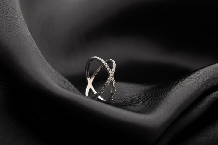 Bild von Ring LOEE Pure aus Weißgold mit Diamanten