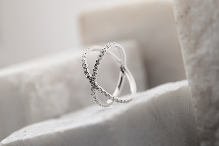 Bild von Ring LOEE Pure aus Weißgold mit Diamanten