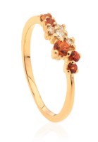 Produktdetails anzeigen - Ring LOEE Sparkle aus Gelbgold mit Diamanten und Multisaphiren Bild von Ring LOEE Sparkle aus Gelbgold mit Diamanten und Multisaphiren