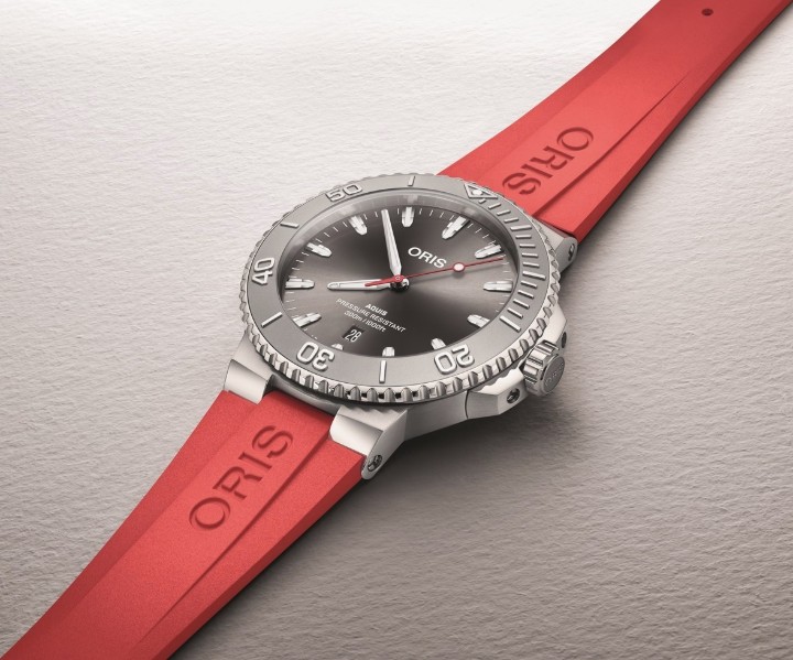 Bild von Oris Aquis Date Relief