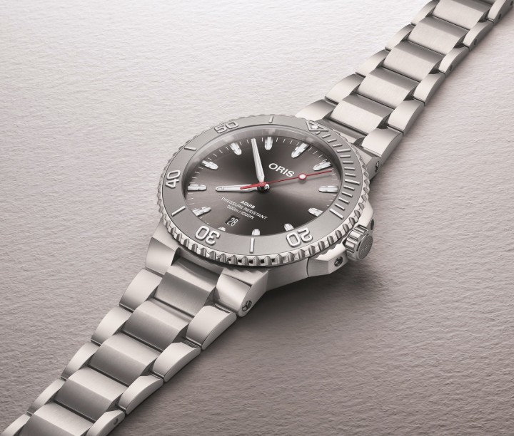 Bild von Oris Aquis Date Relief