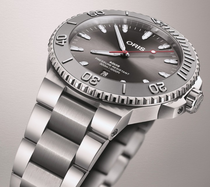 Bild von Oris Aquis Date Relief