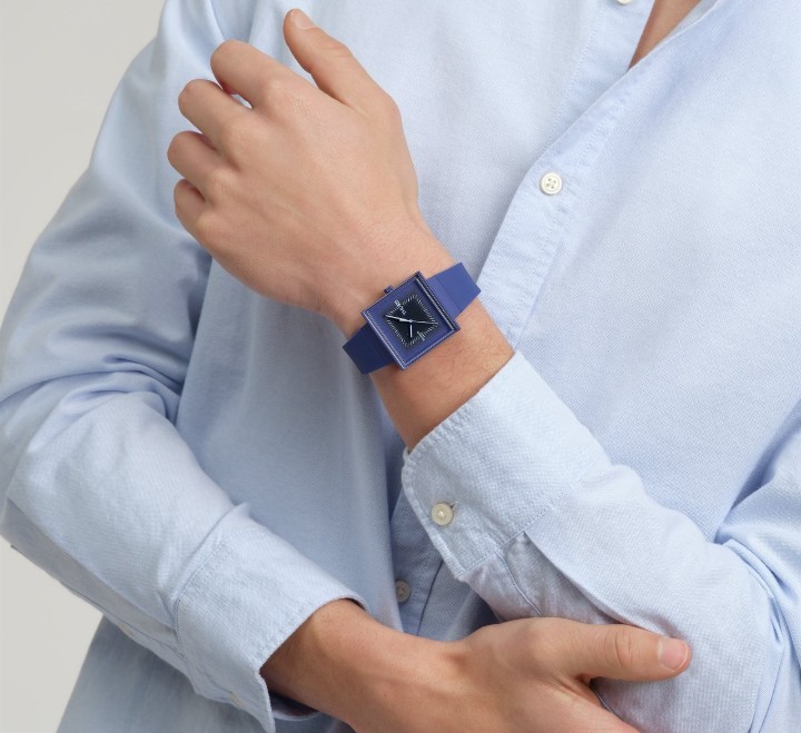 Bild von Swatch Squarely Blacklight
