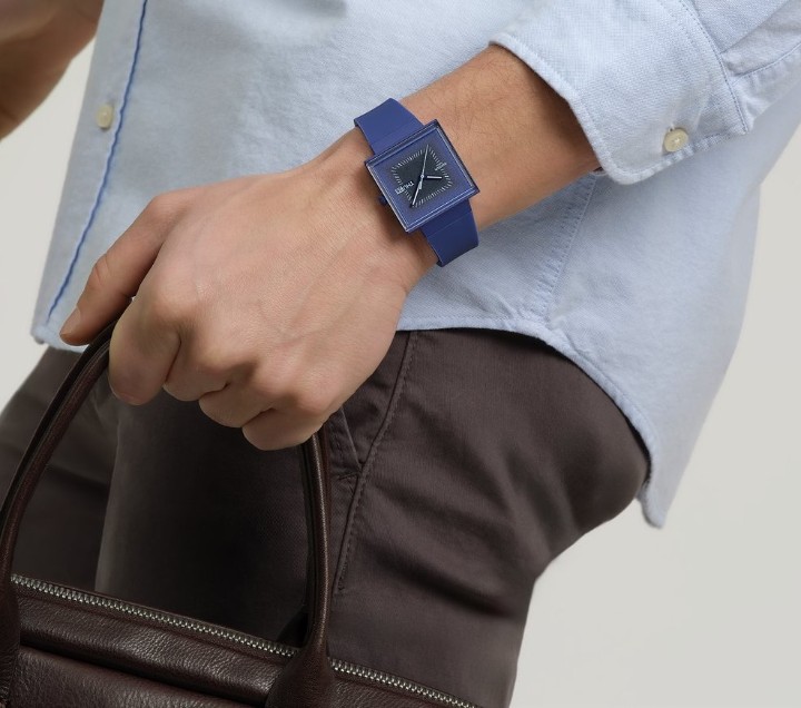 Bild von Swatch Squarely Blacklight