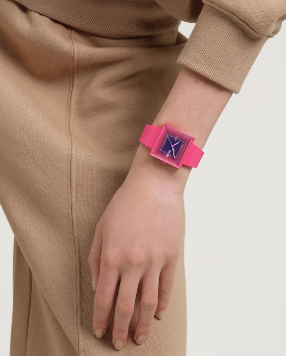 Bild von Swatch Squarely Berry