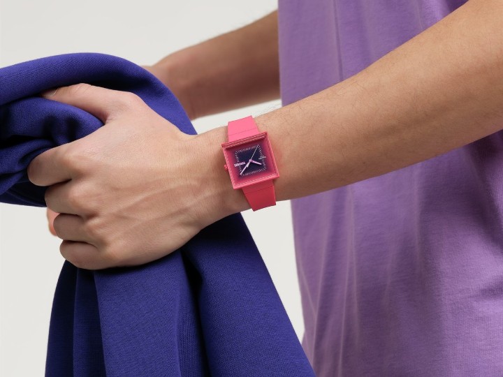 Bild von Swatch Squarely Berry