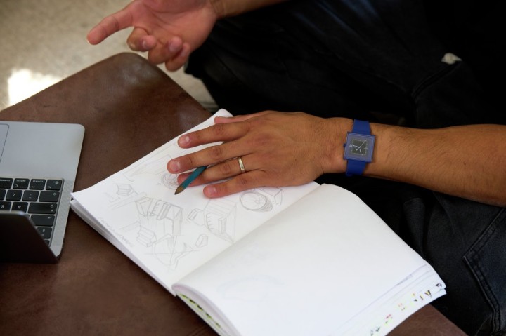 Bild von Swatch Squarely Blacklight