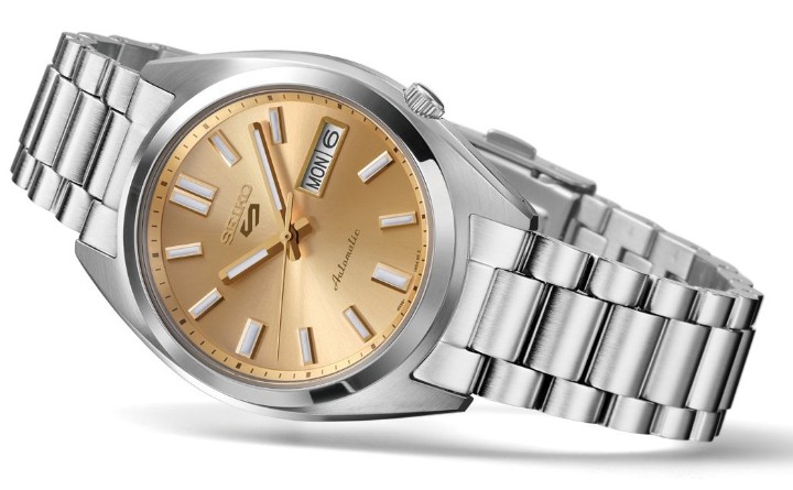 Bild von Seiko 5 Sports SNXS ‘Gold Cufflinks’