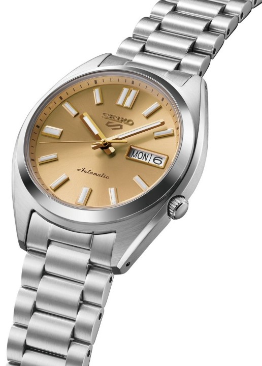 Bild von Seiko 5 Sports SNXS ‘Gold Cufflinks’