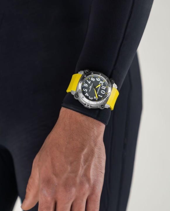 Bild von Hamilton Khaki Navy BeLOWZERO Auto Titanium