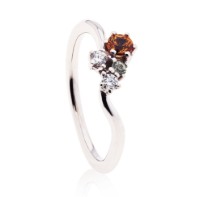 Produktdetails anzeigen - Prsten LOEE Sparkle z bílého zlata s diamanty a multisafíry Bild von Prsten LOEE Sparkle z bílého zlata s diamanty a multisafíry