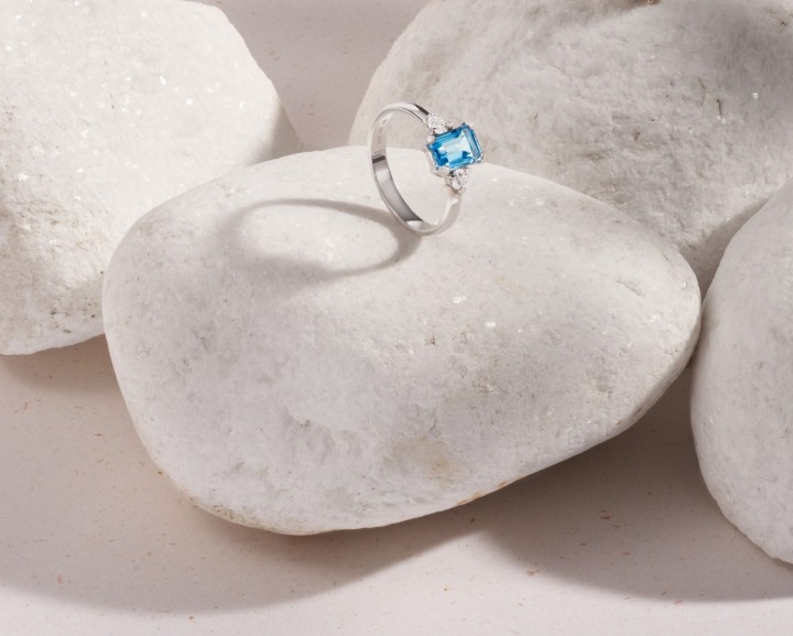 Bild von Prsten LOEE Palette Diamonds z bílého zlata s diamanty a topazem