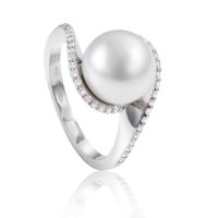 Produktdetails anzeigen - Prsten LOEE Pearls z bílého zlata s diamanty a perlou Bild von Prsten LOEE Pearls z bílého zlata s diamanty a perlou