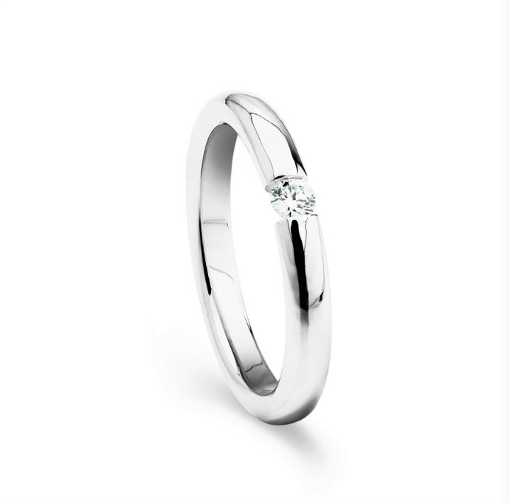 Bild von Ring LOEE Essence aus Weißgold mit einem Diamanten