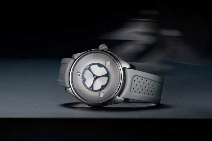 Bild von H. Moser & Cie Pioneer Flying Hours White Fumé