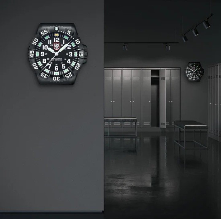 Bild von Nástěnné hodiny Luminox