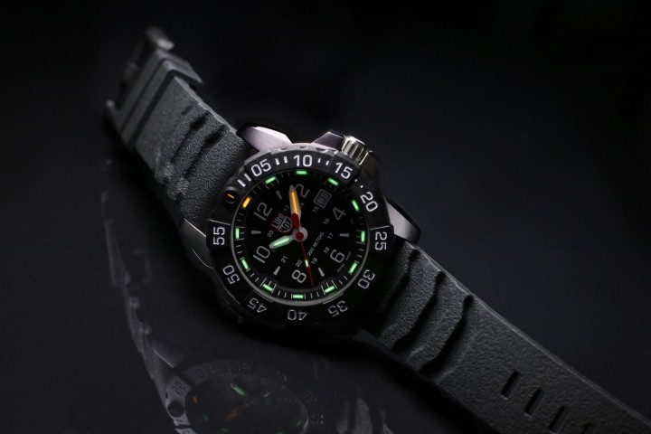 Bild von Luminox Navy SEAL 3250 Time Date Series