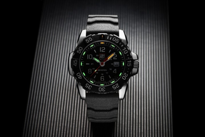 Bild von Luminox Navy SEAL 3250 Time Date Series