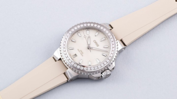 Bild von Oris Aquis Date Diamonds