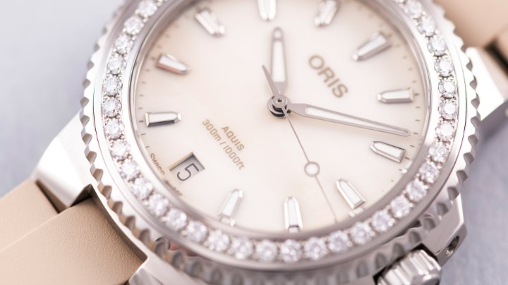 Bild von Oris Aquis Date Diamonds