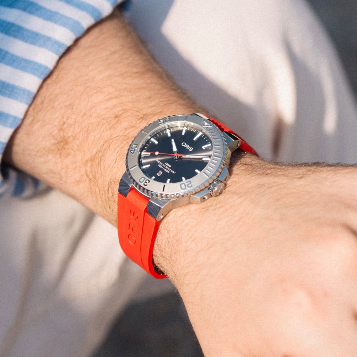 Bild von Oris Aquis Date Relief